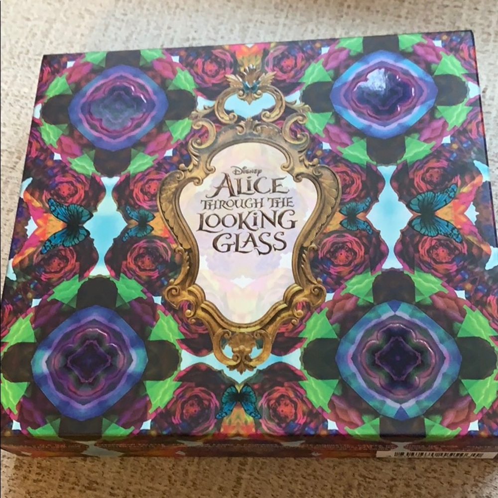 Urban Decay Alice and Wonderland Palette